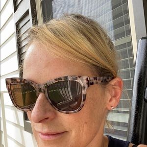 Meet your Posher, Laurel